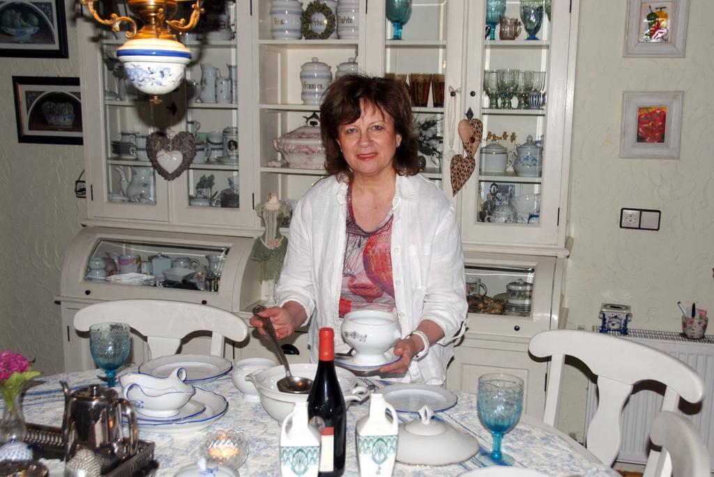 Romantikzimmer im Antiquariat Sonnschied Chambre photo
