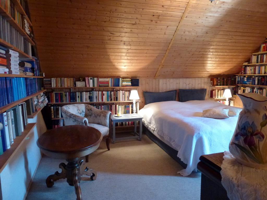 Romantikzimmer im Antiquariat Sonnschied Chambre photo