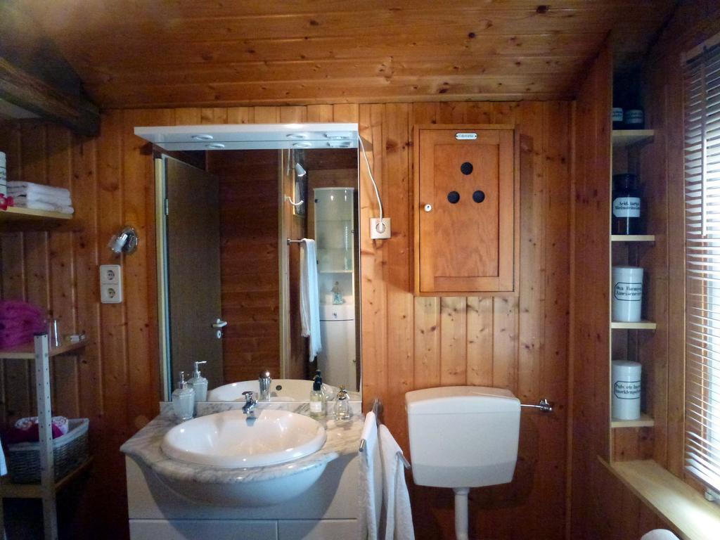 Romantikzimmer im Antiquariat Sonnschied Chambre photo