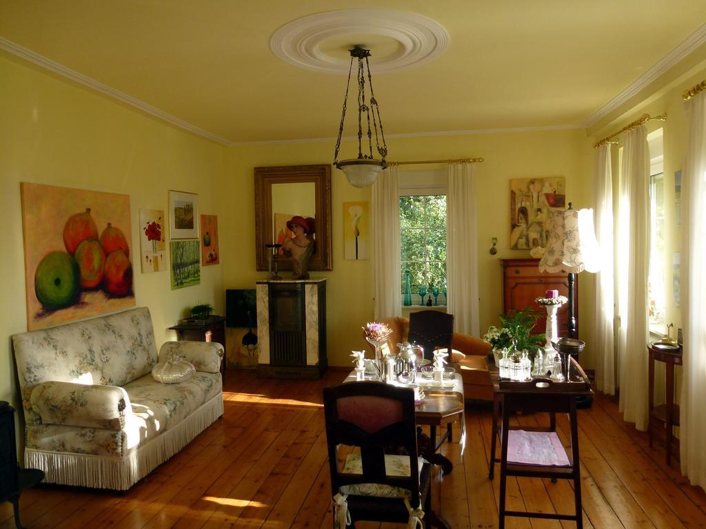Romantikzimmer im Antiquariat Sonnschied Chambre photo